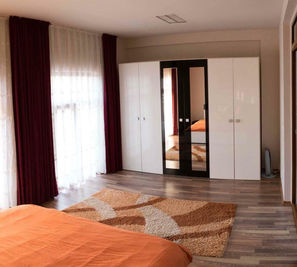 Penthouse De Lux Lejlighed Oradea Eksteriør billede