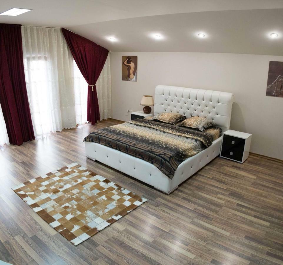 Penthouse De Lux Lejlighed Oradea Eksteriør billede